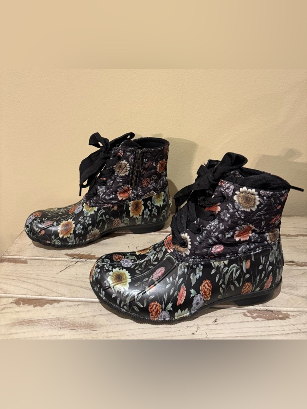 Sperry Saltwater Flood Duck Boot Lace-Up Black Floral Print Size 7 - Picture 5 of 9